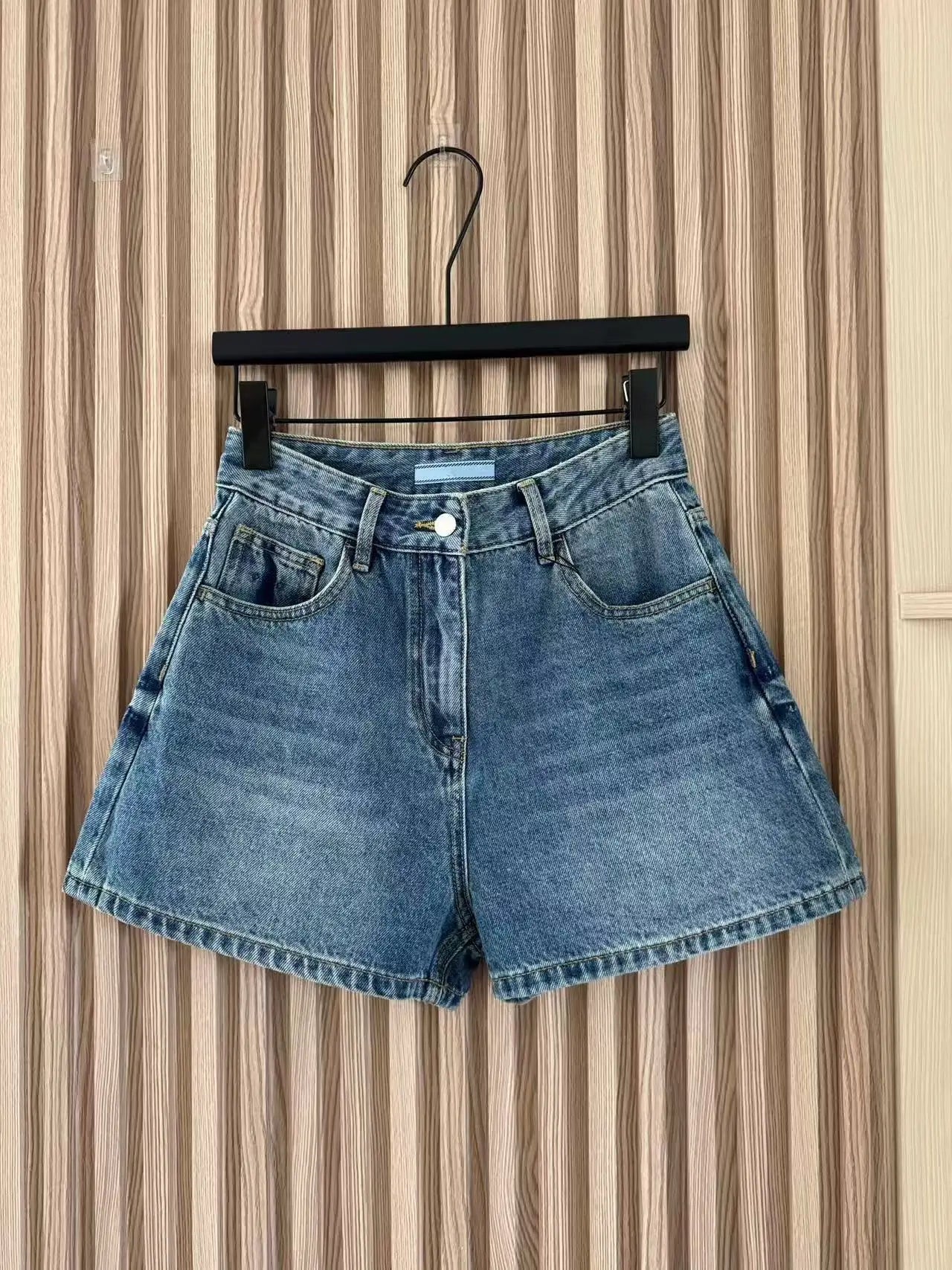 2025 high-end European style denim shorts for summer versatile retro blue summer new small figure slimming high-waisted