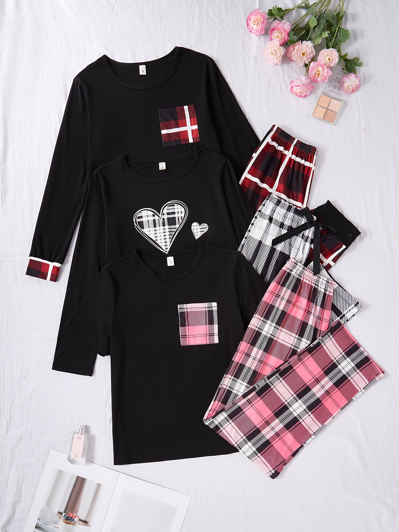 A New Six-Piece Casual Set for Women Featuring Heart-Shaped Printed Pockets, Long-Sleeve And Short-Sleeve Tops, Checkered Trousers, And Pajama Ensembles