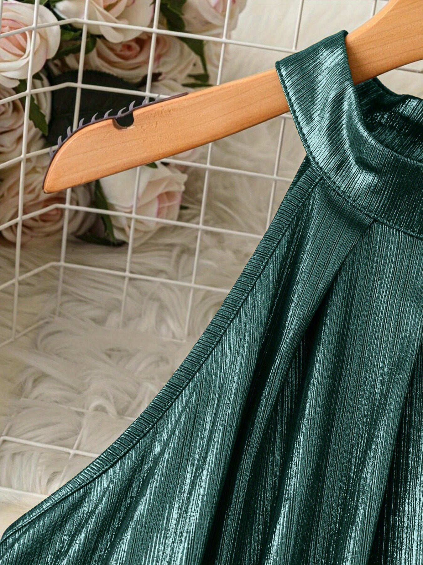 Women'S Golden Metallic Halter Neck Dress, Sleeveless Pleated A-Line Swing Dress for Cocktail Party Evening Formal Wear