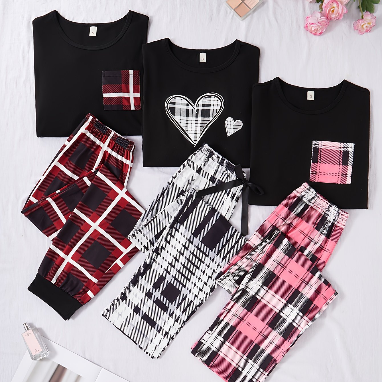 A New Six-Piece Casual Set for Women Featuring Heart-Shaped Printed Pockets, Long-Sleeve And Short-Sleeve Tops, Checkered Trousers, And Pajama Ensembles