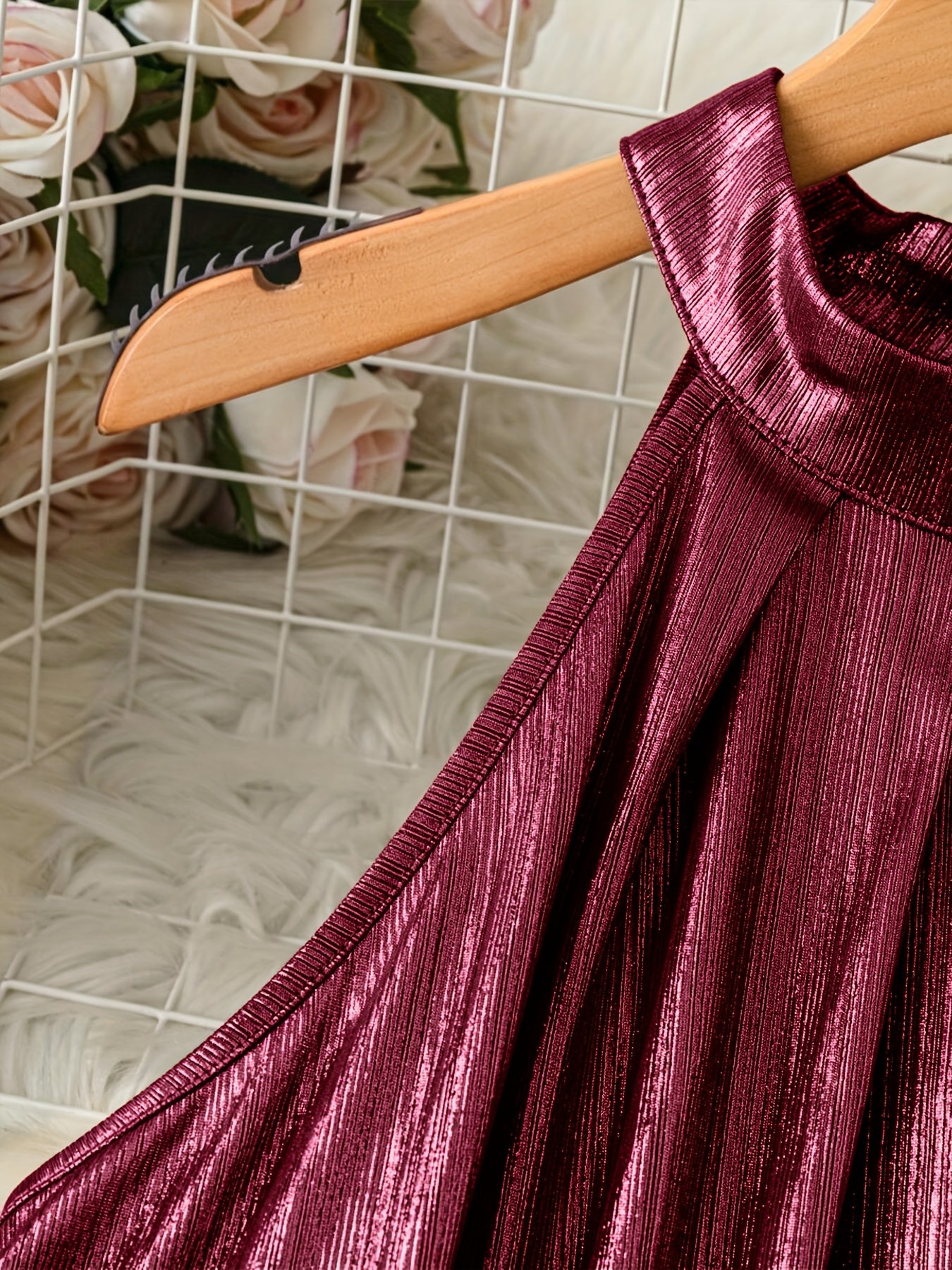 Women'S Golden Metallic Halter Neck Dress, Sleeveless Pleated A-Line Swing Dress for Cocktail Party Evening Formal Wear