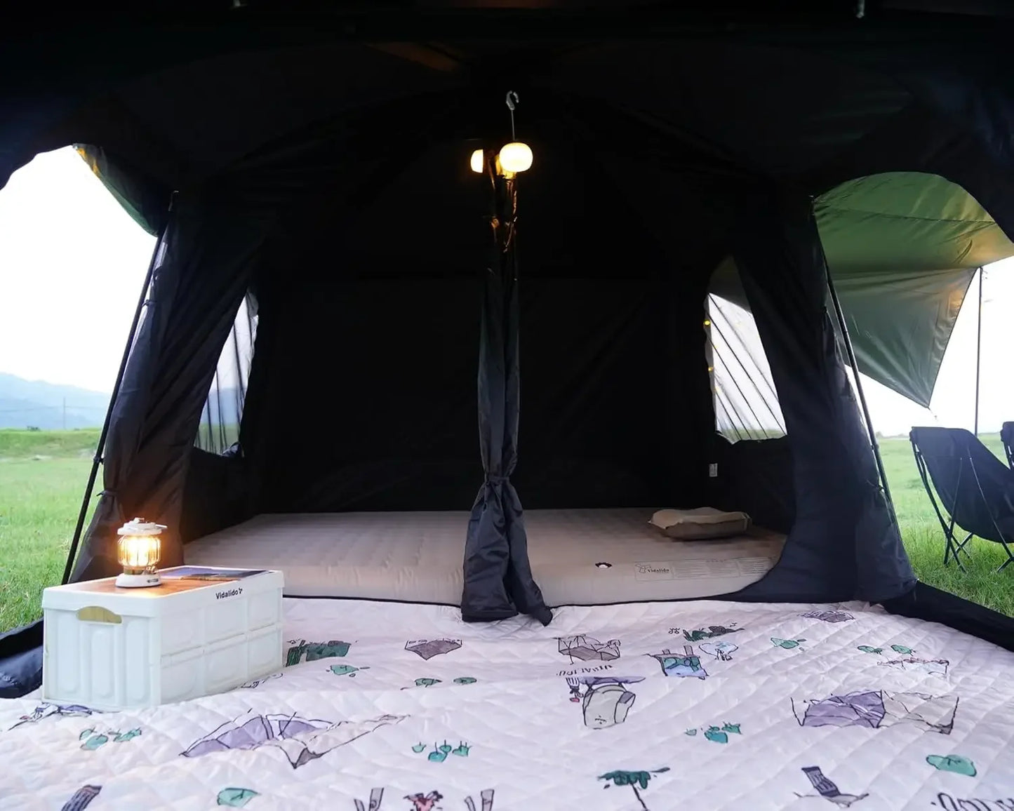 Large 3-Door 2-Room Camping Tent for 8-10 People Double Layer Waterproof Portable Glamping Cabin Tent with Multiple Entrances