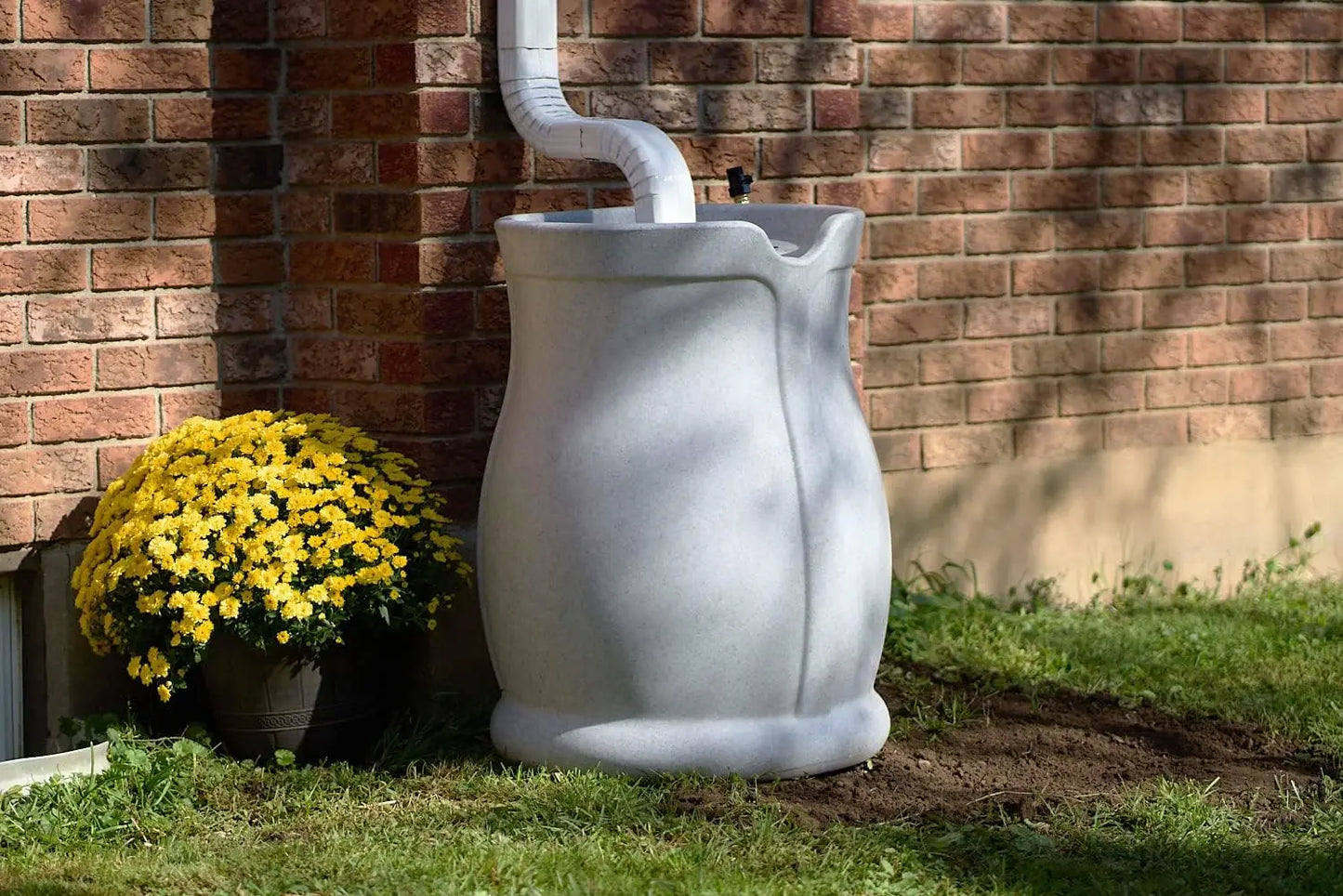 Catalina 45 Gallon BPA Free Rain Barrel with Fixed Lid and 3.5 Foot Garden Hose Flat Back Design for Water Conservation in Light Granite