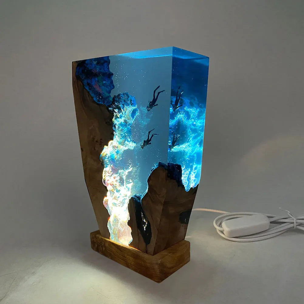 Seabed World Organism Resin Table Light USB Charging Deep Sea Diver Night Lamp for Bedroom and Office Desk Decoration