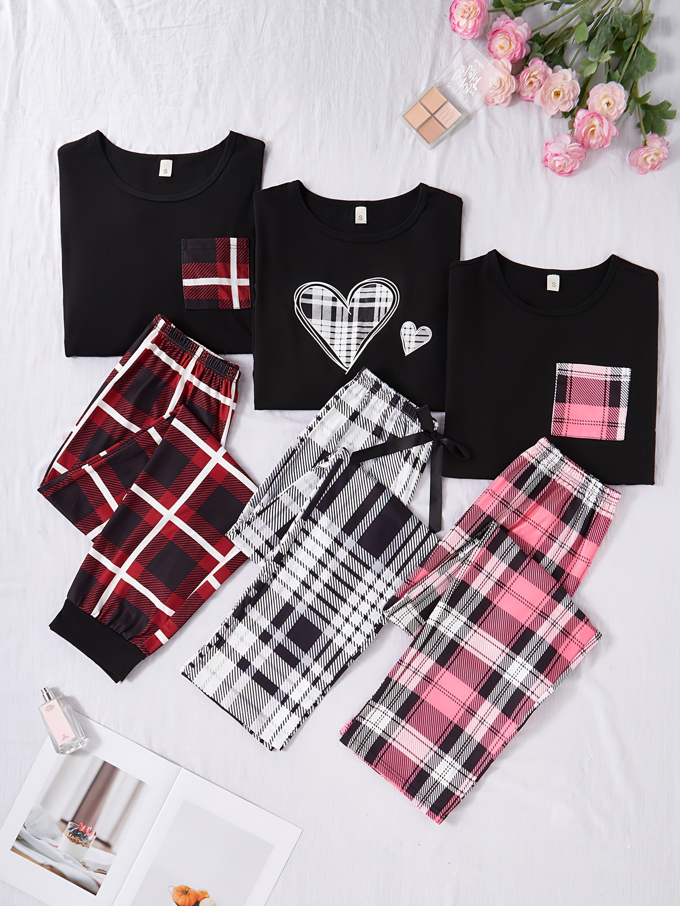 A New Six-Piece Casual Set for Women Featuring Heart-Shaped Printed Pockets, Long-Sleeve And Short-Sleeve Tops, Checkered Trousers, And Pajama Ensembles