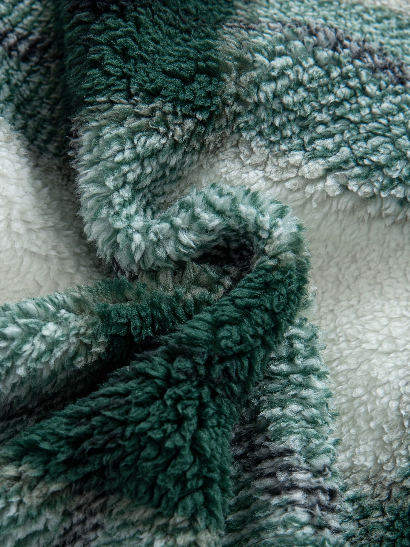 1pc Men's Plush Fleece Jacket with Green/White/Black Plaid Pattern - Double-Sided Collar & Lapel, Button-Front Closure, Regular Fit Long Sleeve Coat for Autumn/Winter, Casual & Semi-Formal Wear (Hand Washable)