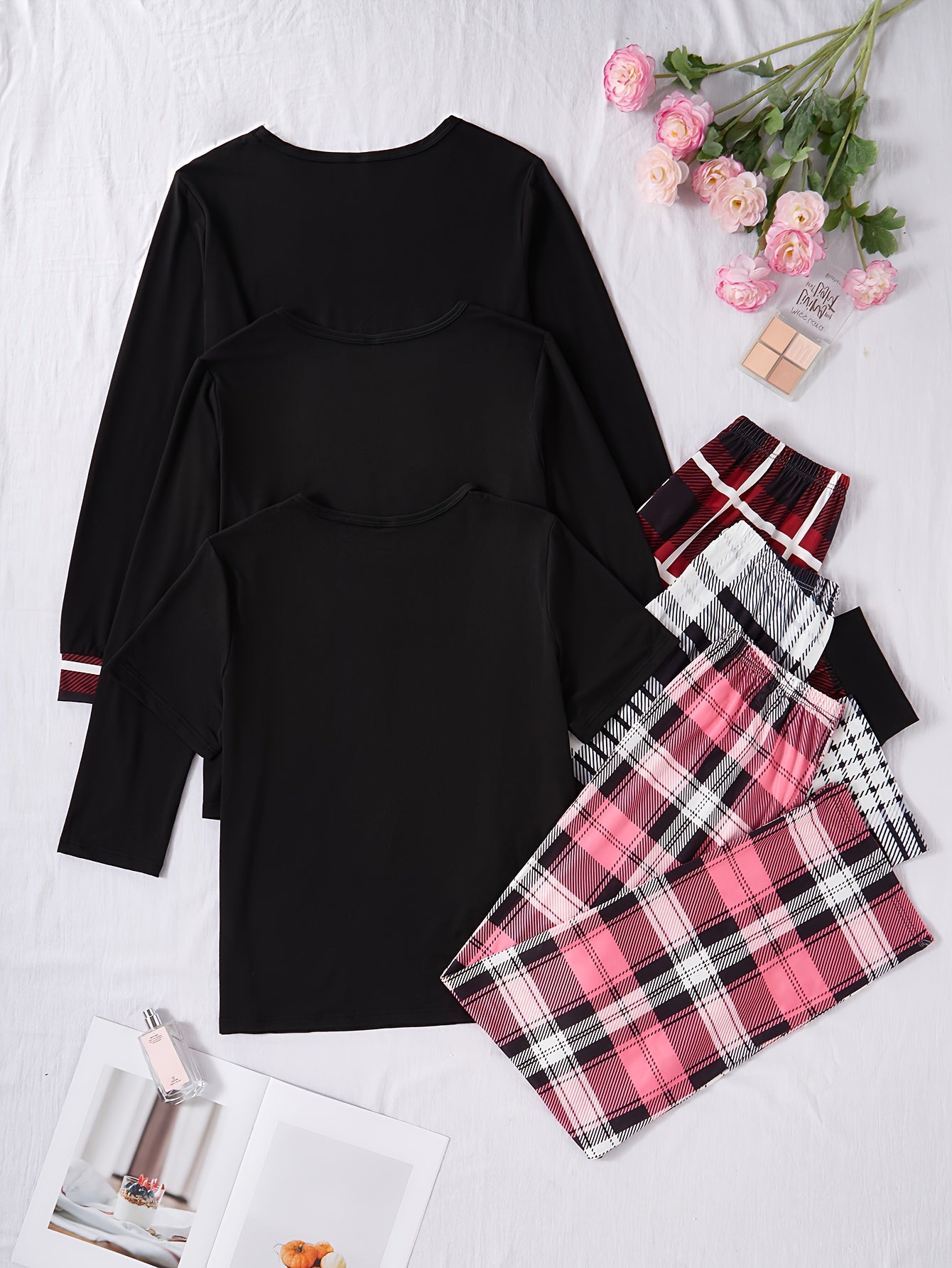 A New Six-Piece Casual Set for Women Featuring Heart-Shaped Printed Pockets, Long-Sleeve And Short-Sleeve Tops, Checkered Trousers, And Pajama Ensembles